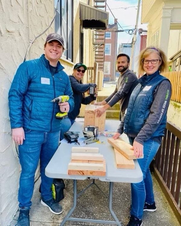 Volunteer-corporate-group